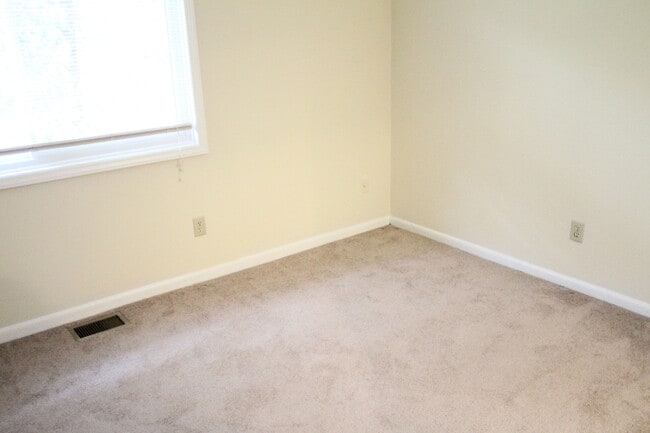 Building Photo - 2BR in Chancellor Square