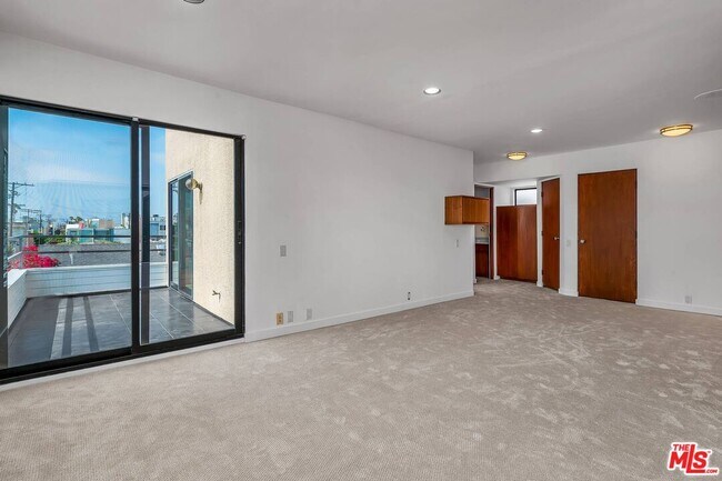 Building Photo - 15 Via Marina