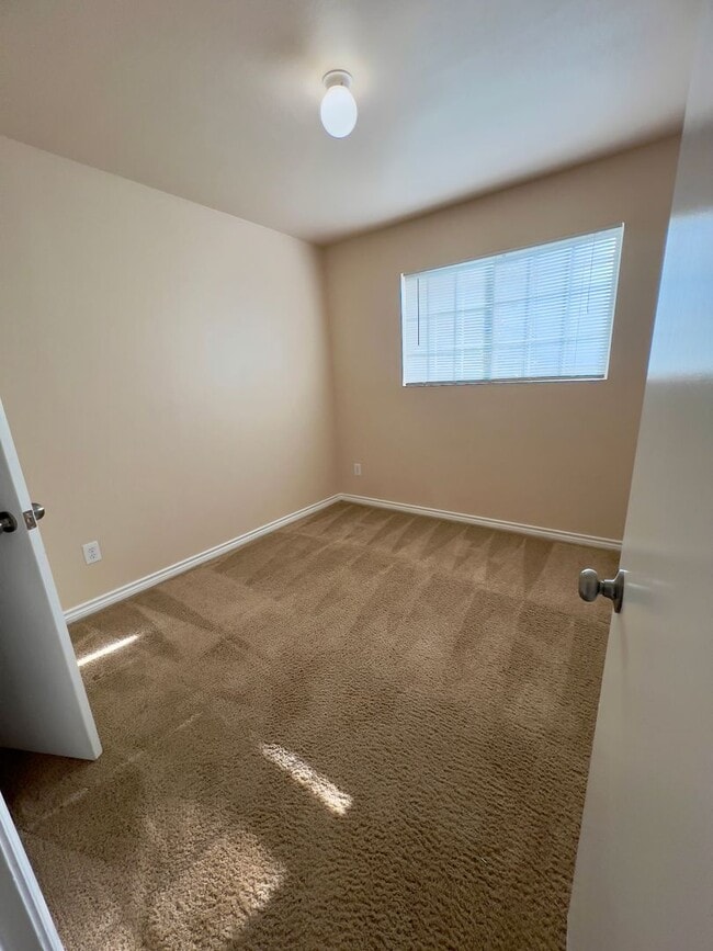 Building Photo - Beautiful Town Home in the Heart of San Antonio