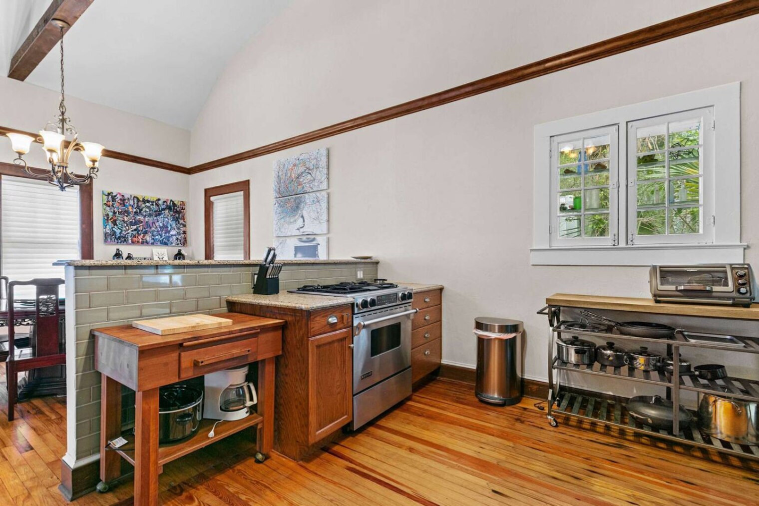 Building Photo - 204 NE 3rd Ave