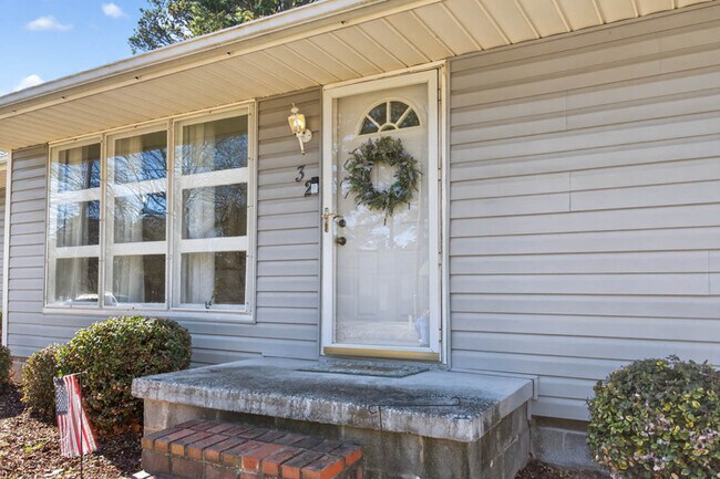 Building Photo - 32 Warren Dr