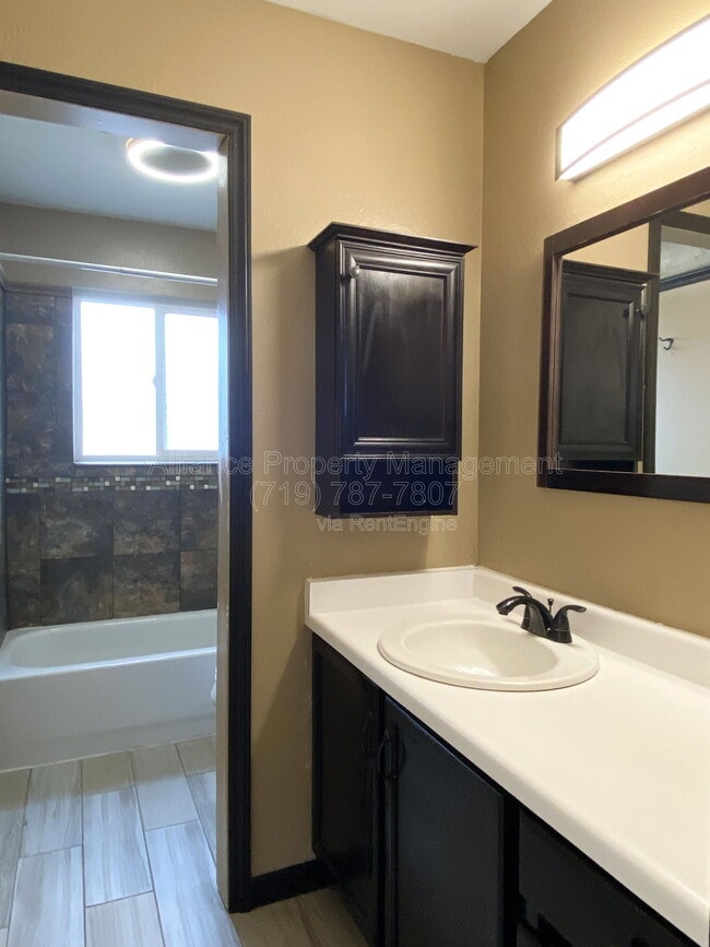 Building Photo - 6087 Del Rey Dr