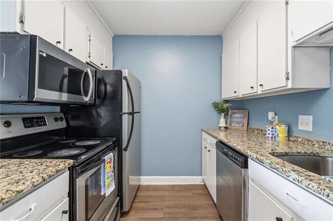 Building Photo - 337 Riverbend Dr