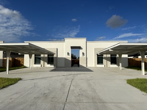 Building Photo - 1002 Sugar Garden Drive