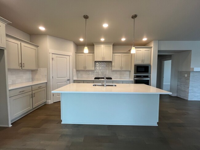 Building Photo - Stunning New Build - 5 Bed 3 Bath home in ...