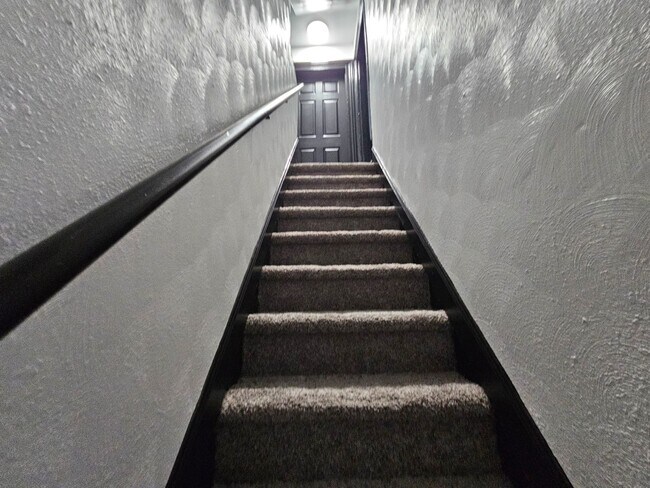 Building Photo - Fully Updated 4-bedroom 2 bath house for rent!