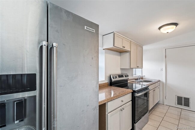 Building Photo - 84 Pleasure Ave