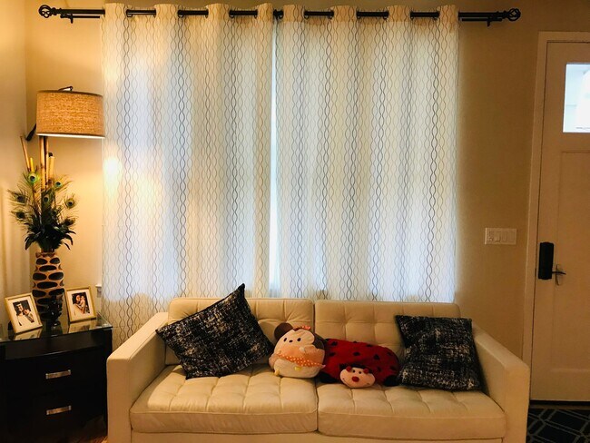 Building Photo - 436 Persimmon Cmn