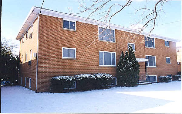Building Photo - 2894 Chamberlain Rd