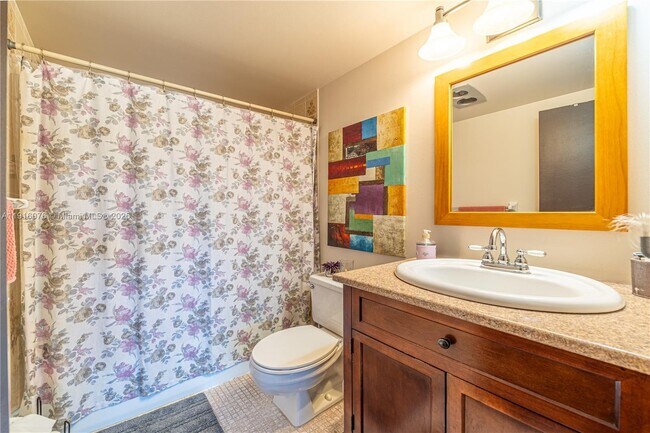 Building Photo - 701 NE 1st Ct