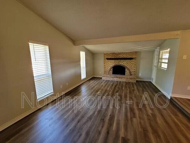 Building Photo - 3 BR/2BA | Renovated Single Family Home |Gated backyard!