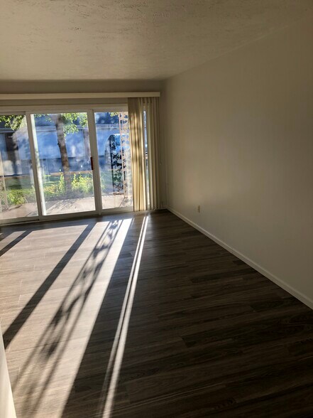 Building Photo - 3307 Columbus Ave