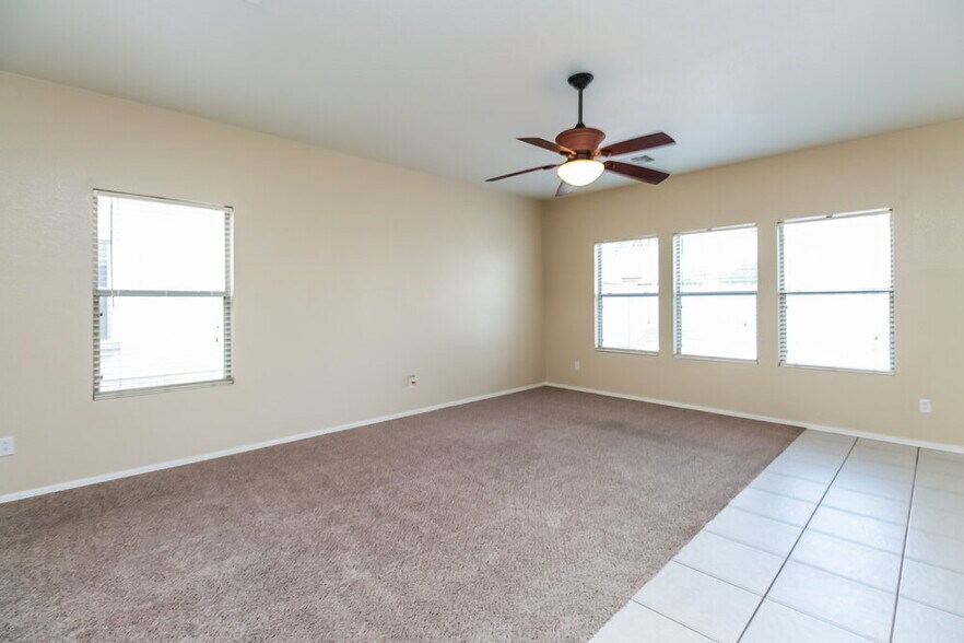 Building Photo - 2714 S Sailors Way