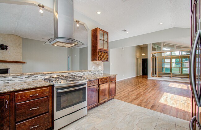 Building Photo - 10546 Rippling Fields Dr