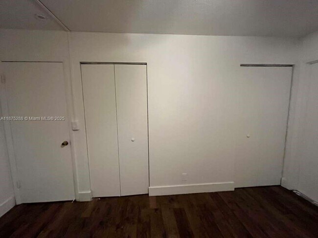Building Photo - 419 S Crescent Dr