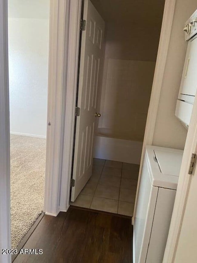 Building Photo - 2 BEDROOM IN APACHE JUNCTION!