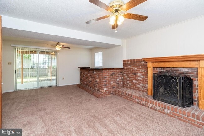 Building Photo - 14175 Spring Branch Dr