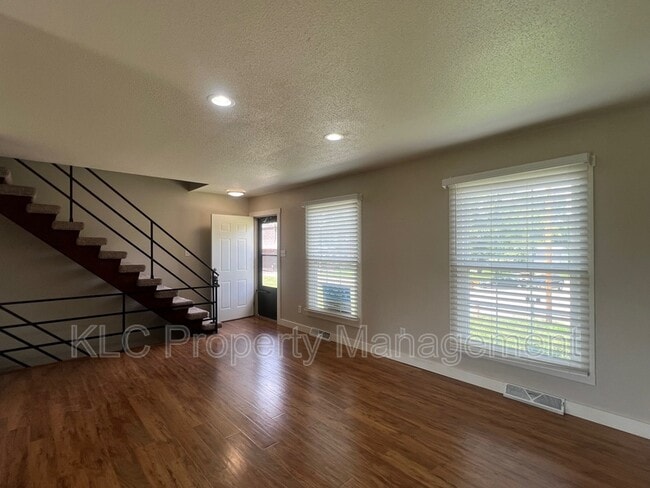 Building Photo - 6642 Holcomb Cir