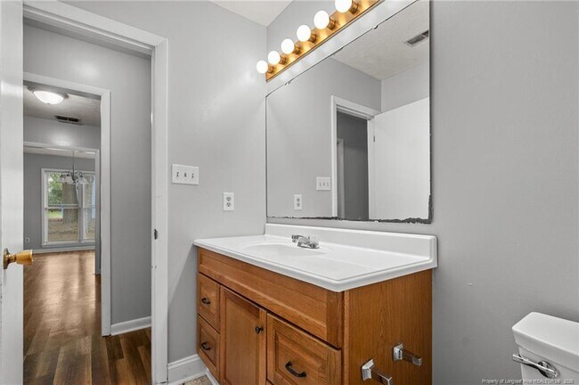 Building Photo - 920 Inglewood Ln