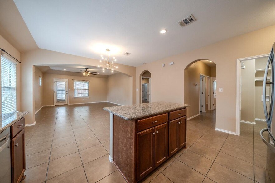 Building Photo - 304 Jack Ryan Ln