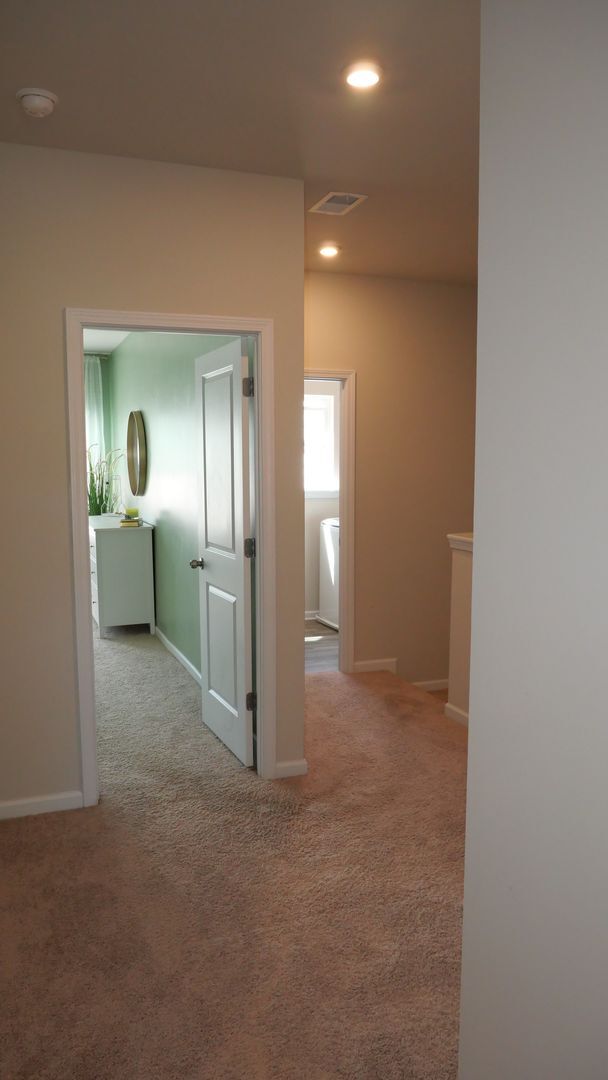 Building Photo - Lke New Close-in Canton Townhome