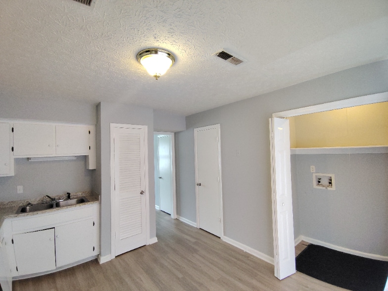 Building Photo - 16 Duiguid Dr