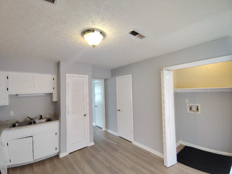 Building Photo - 25 Fonda Dr