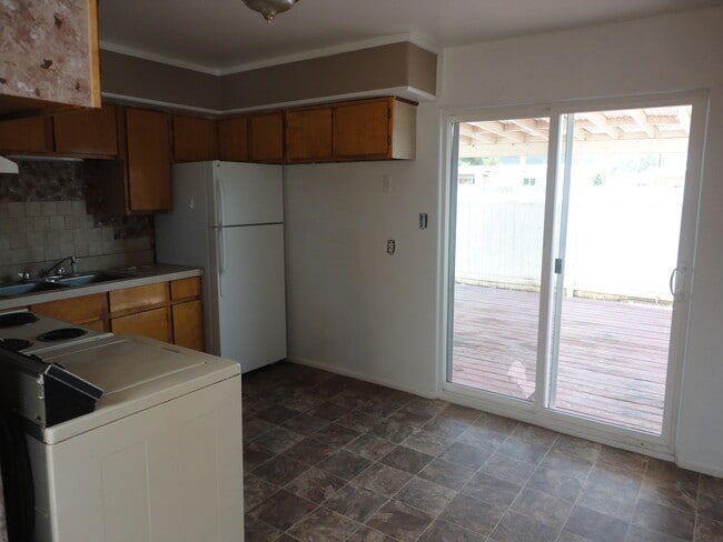 Building Photo - 3 bedroom 1 Bath