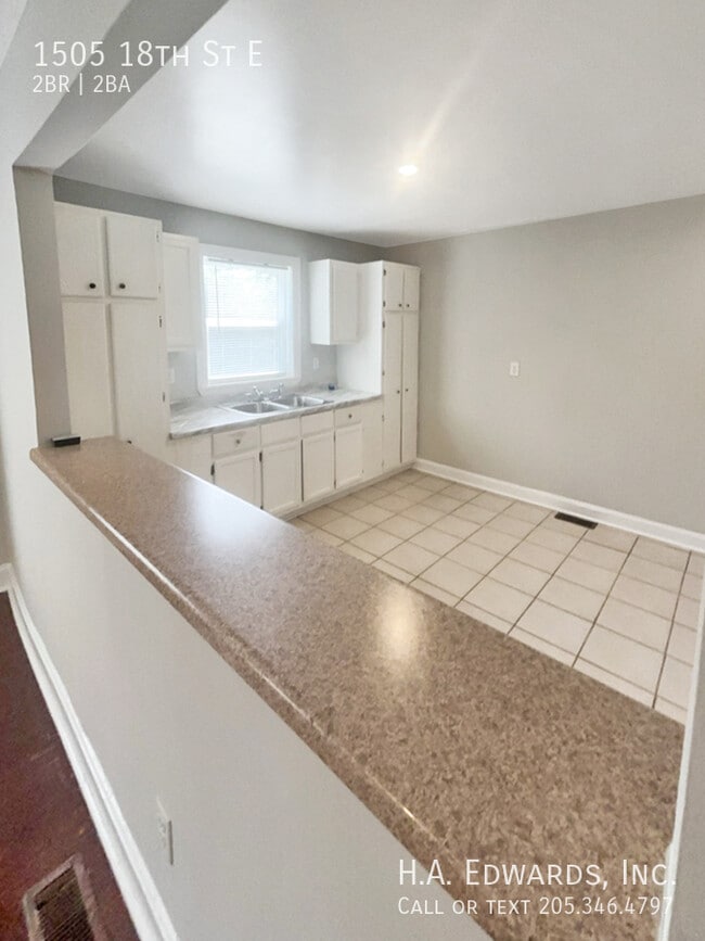 Building Photo - 1505 18th E St