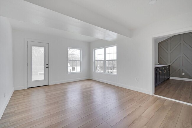 Building Photo - 3301 Yellowstone Dr