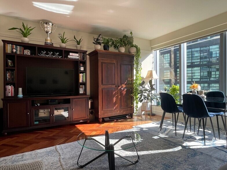 Building Photo - 2 Avery St