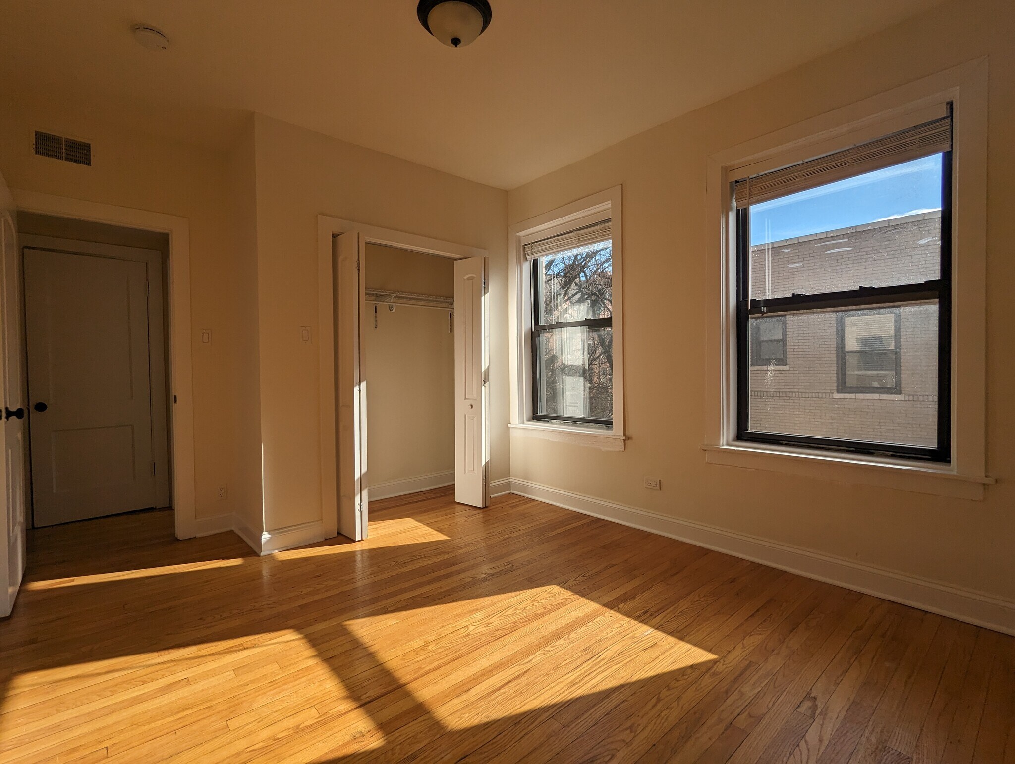 Building Photo - 4040 N Ashland Ave