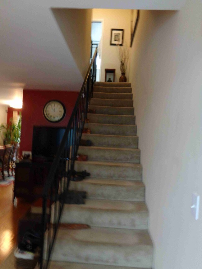 Stairs - 3512 Pacific Ave