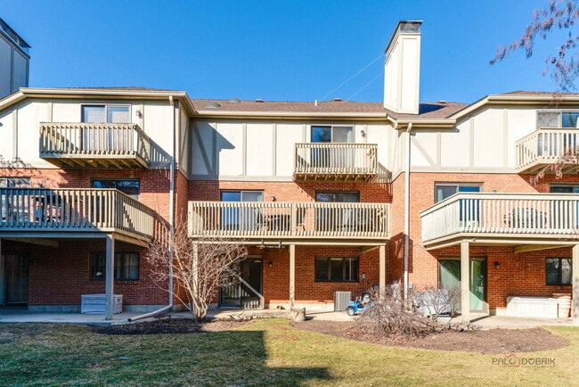 Building Photo - 107 E Winchester Rd