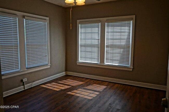 Building Photo - Beautiful 3/1 with Hardwood Floors in Marianna