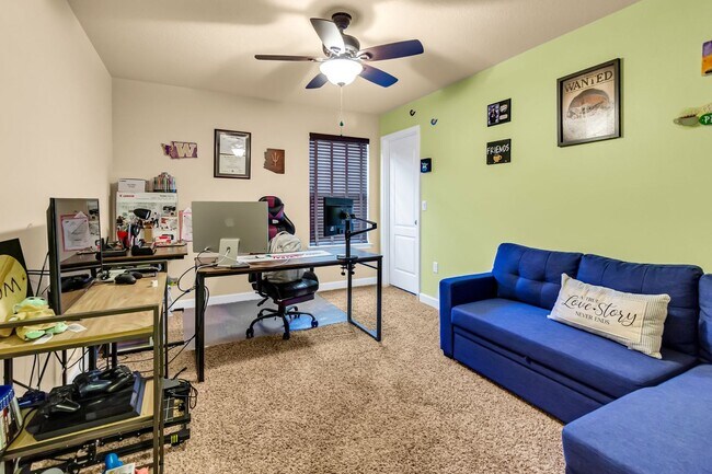 Building Photo - 5 Bedrooms in Crestview!!