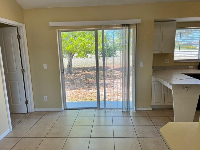 Building Photo - 1602 SW 16th Ct