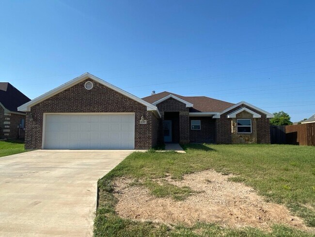 Primary Photo - Beautiful and Spacious 4 bedroom 2 bath Ho...