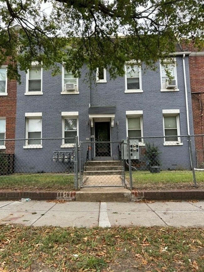 Building Photo - 1635 West Virginia Ave NE