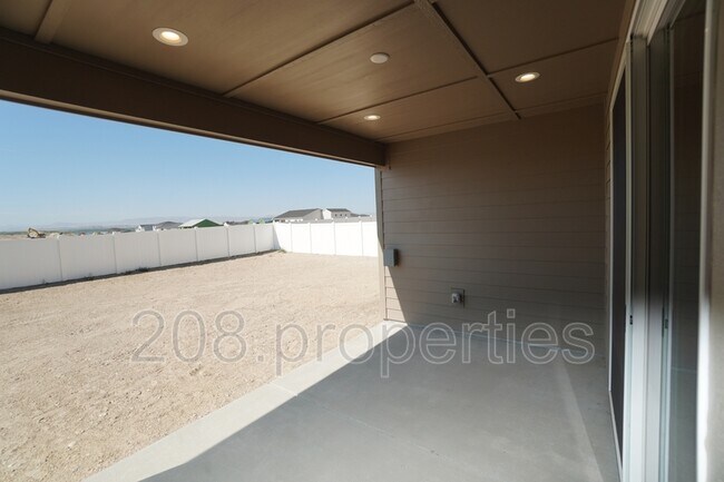 Building Photo - 14561 Pne Knl St