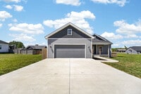 Building Photo - 147 Greenbriar Ln