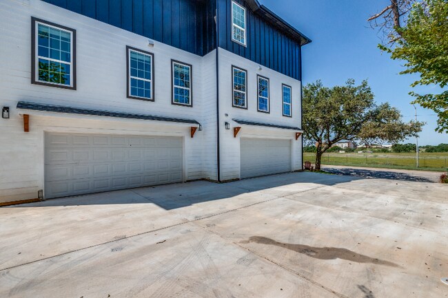 Building Photo - 511 N Davis Dr