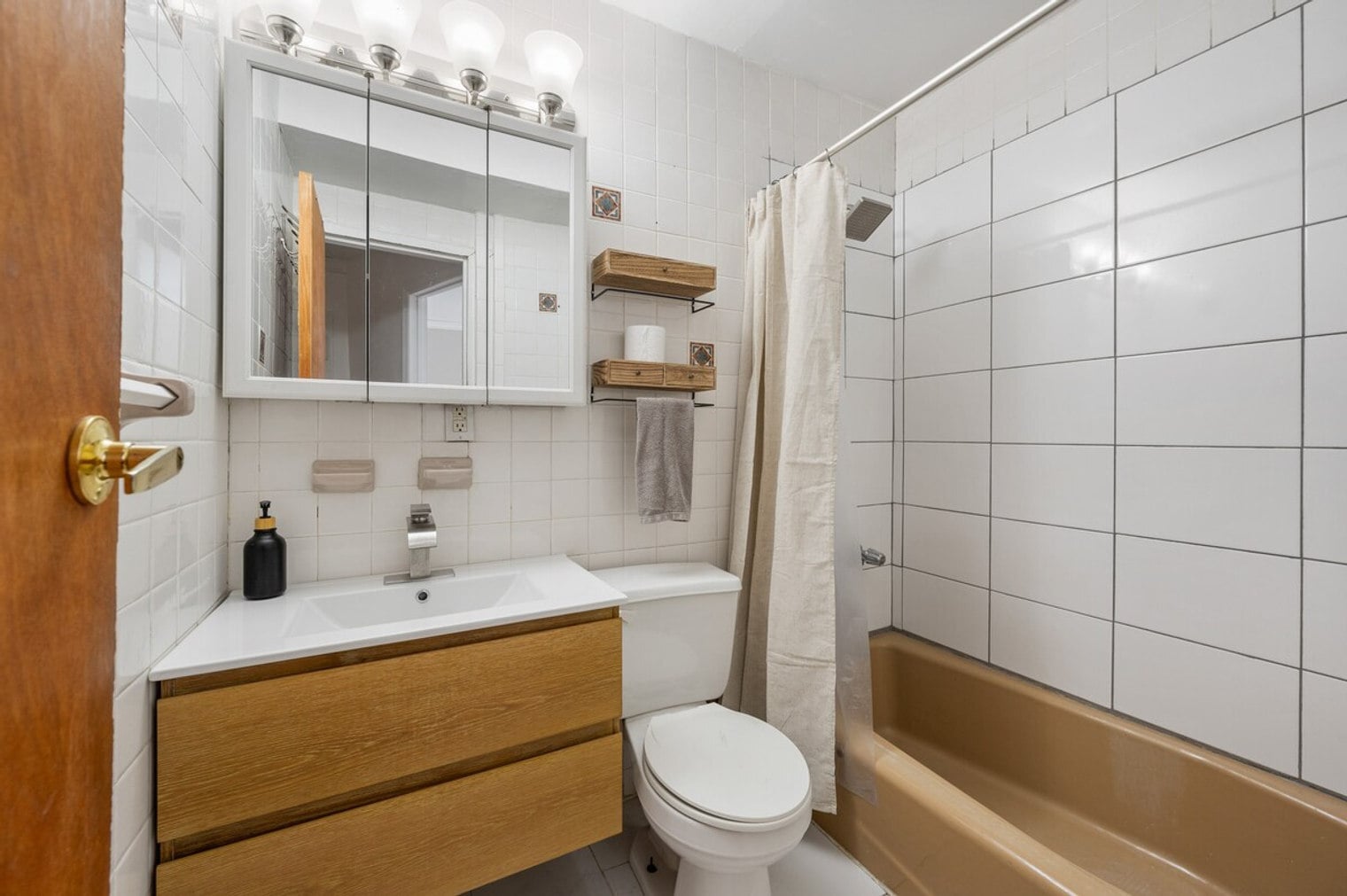 Building Photo - 341 W 30th St