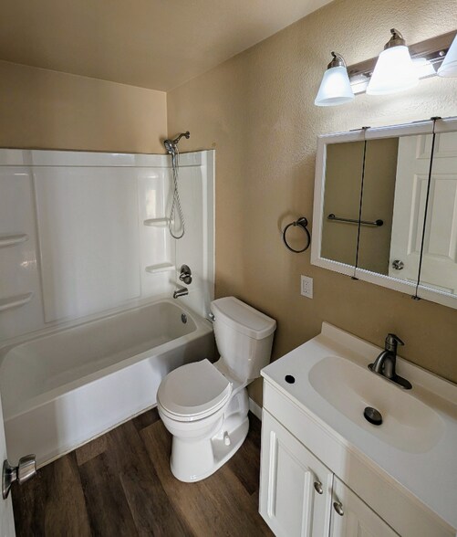 Building Photo - 618 Gambell St