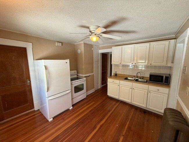 Building Photo - 99-101-101 Mooreland St