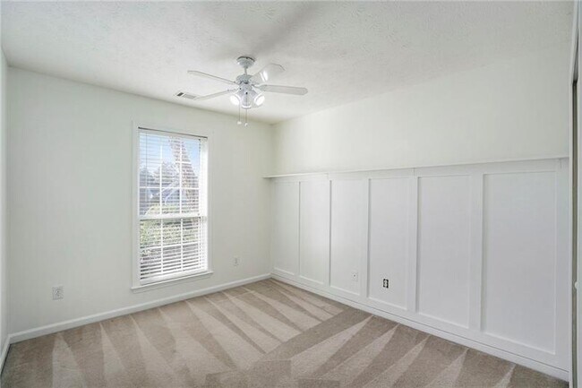 Building Photo - 2630 Highland Pass