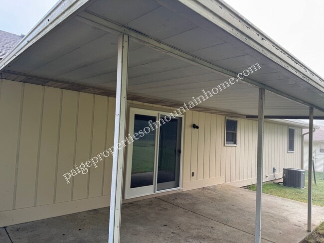 Building Photo - 412 Spring Park Dr
