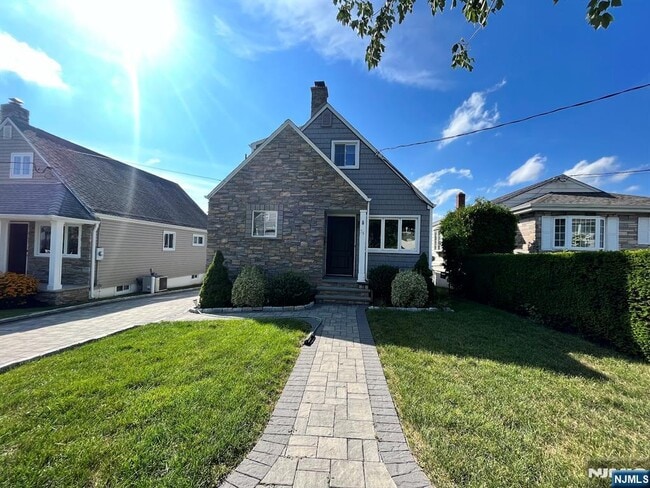 Primary Photo - 78 Carlyle Ct