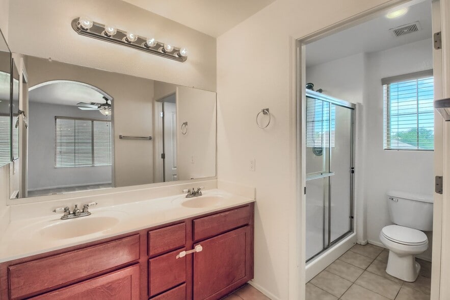 Building Photo - 3770 E Kristal Way