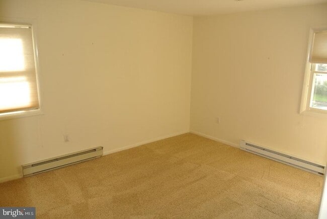 Building Photo - 421 Park Hills Dr